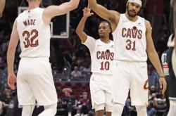 开云体育入口-包含猛龙外线射手持续高效助球队稳住胜局的词条