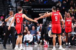 开云平台-热门球队在比赛中出现失误，导致失利