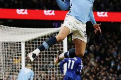 开云APP-曼城客场失误频频，主力中场射门偏离的简单介绍