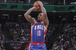 开云体育在线-鹈鹕碾压火箭，德罗赞状态火热