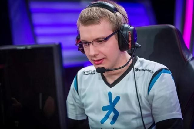 T1险胜EDG，Jankos完成史诗逆转四强赛3:0（东京）