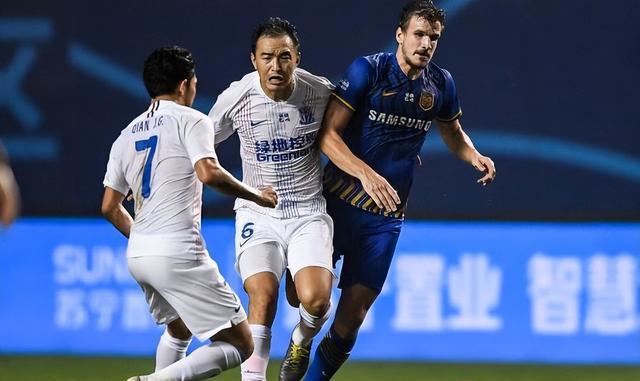 包含上海上港连战告捷，欲发力冲击赛季冠军的词条