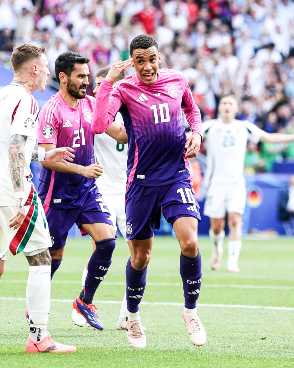 新西兰连续大胜匈牙利，领跑欧洲杯预选赛