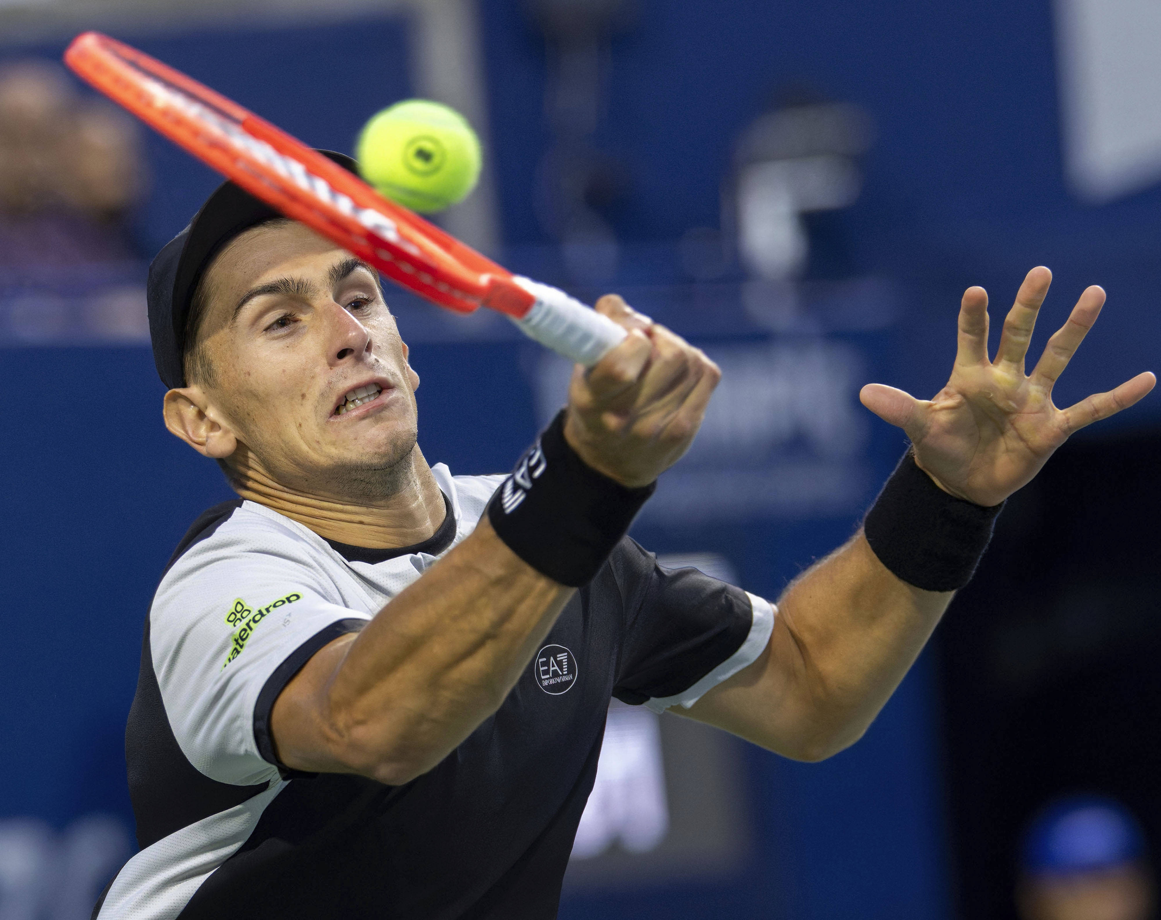 西班牙网球队力克意大利网球队,兹维列夫制霸全场的简单介绍 西班牙网球队力克意大利网球队,兹维列夫制霸全场的简单介绍