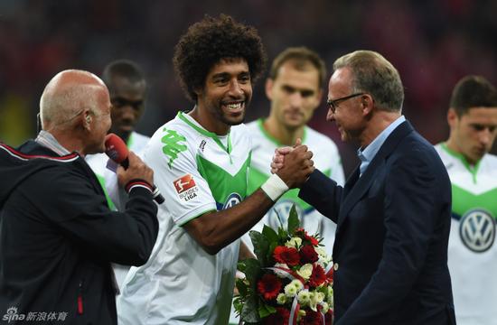 包含阿森纳翻盘韩国，莱万送出助攻的词条