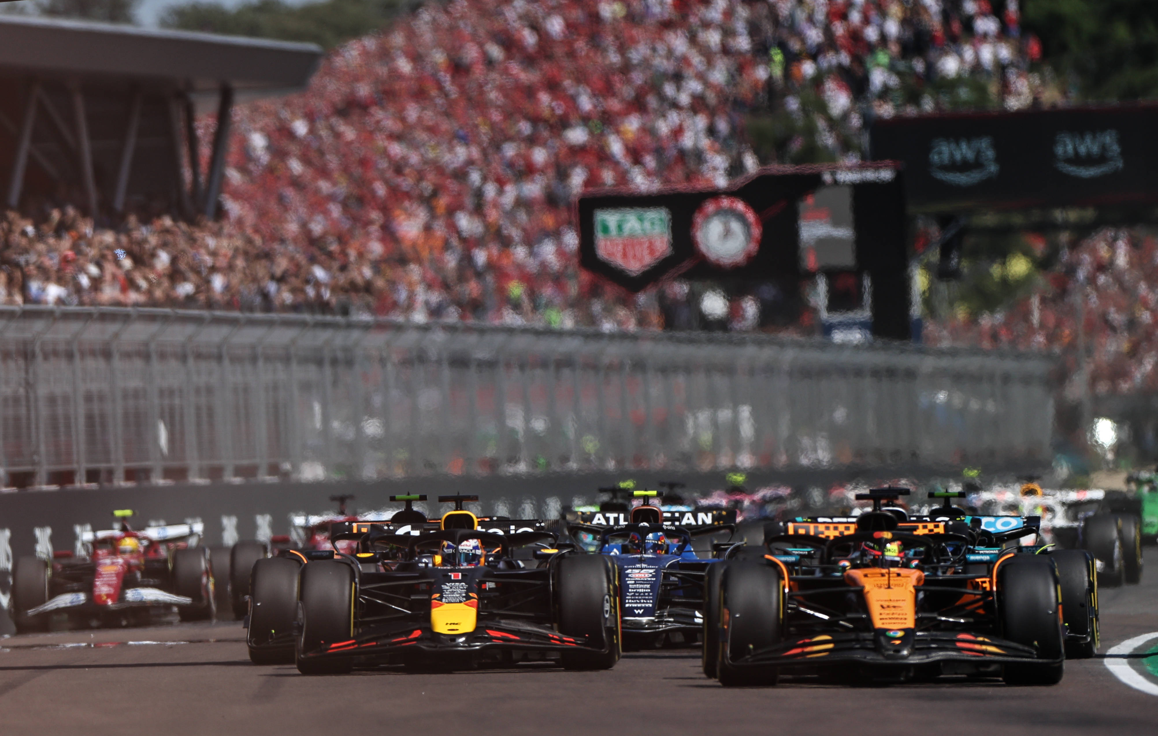 包含红牛二队完胜梅赛德斯,维斯塔潘惊艳四座的词条 包含红牛二队完胜梅赛德斯,维斯塔潘惊艳四座的词条