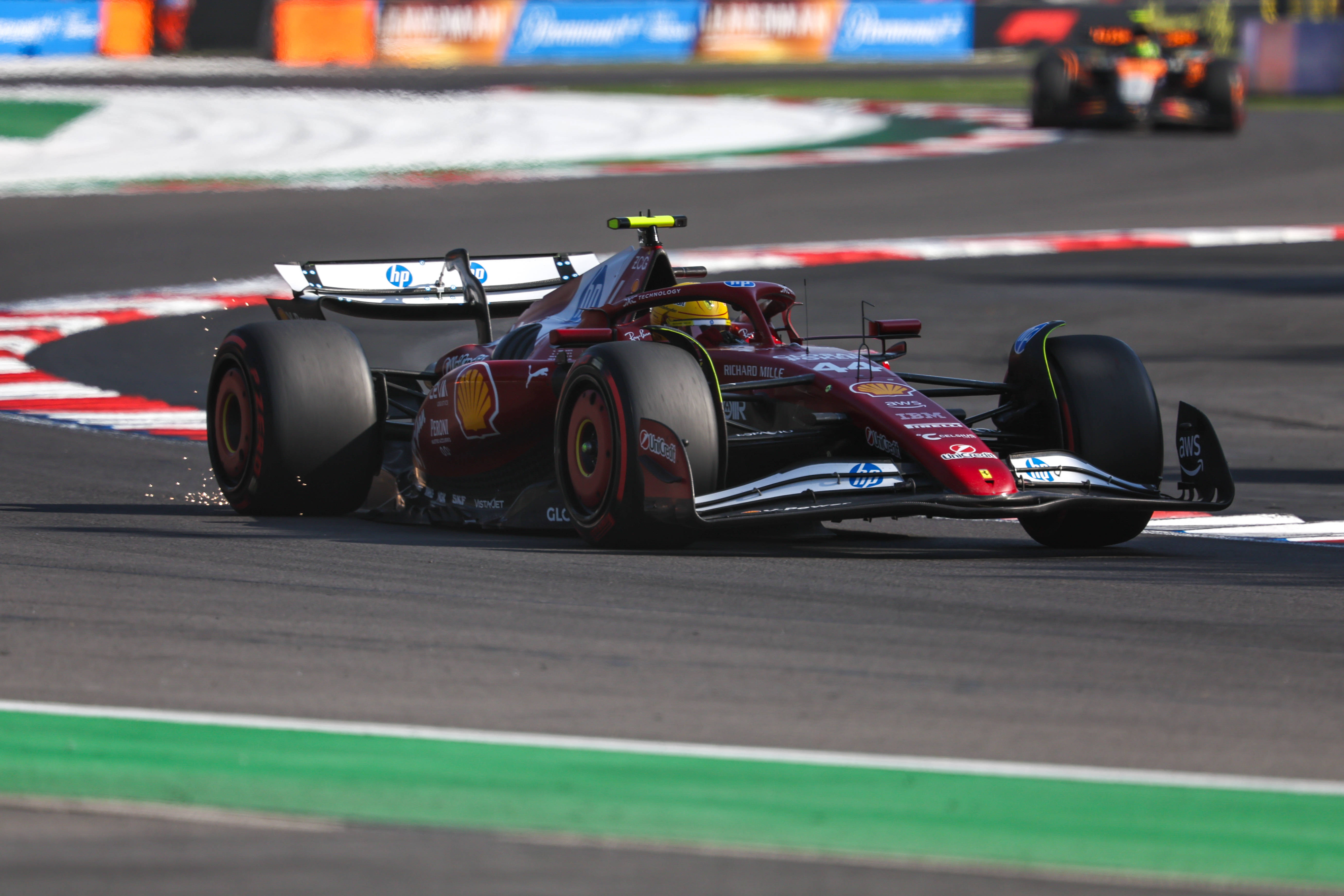 迈凯伦横扫雷诺车队，汉密尔顿关键制胜